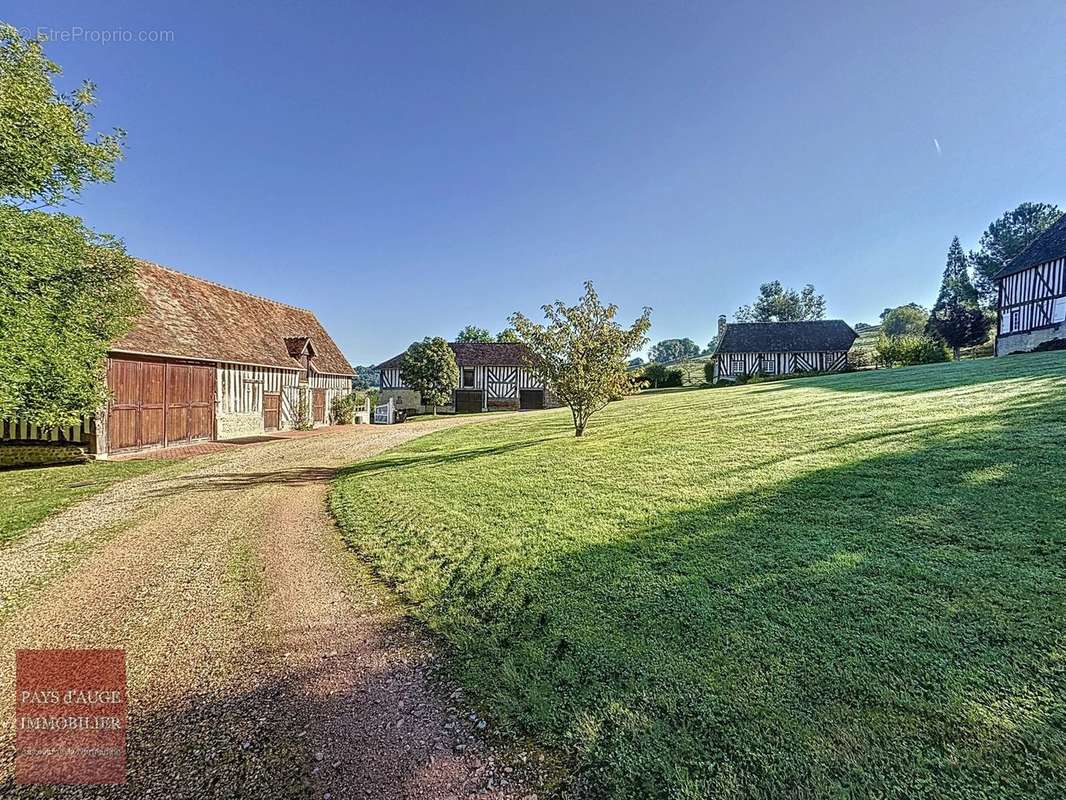 Maison à SAINT-PIERRE-SUR-DIVES