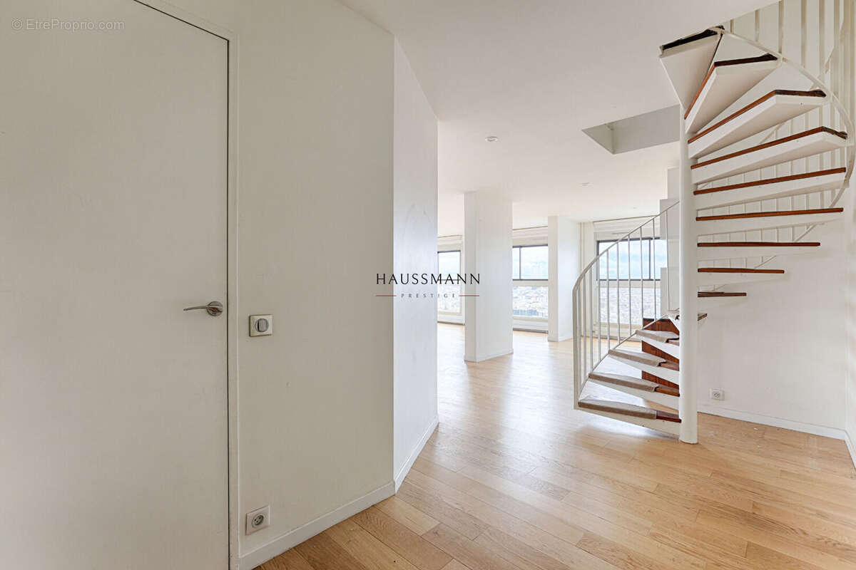 Appartement à PARIS-15E