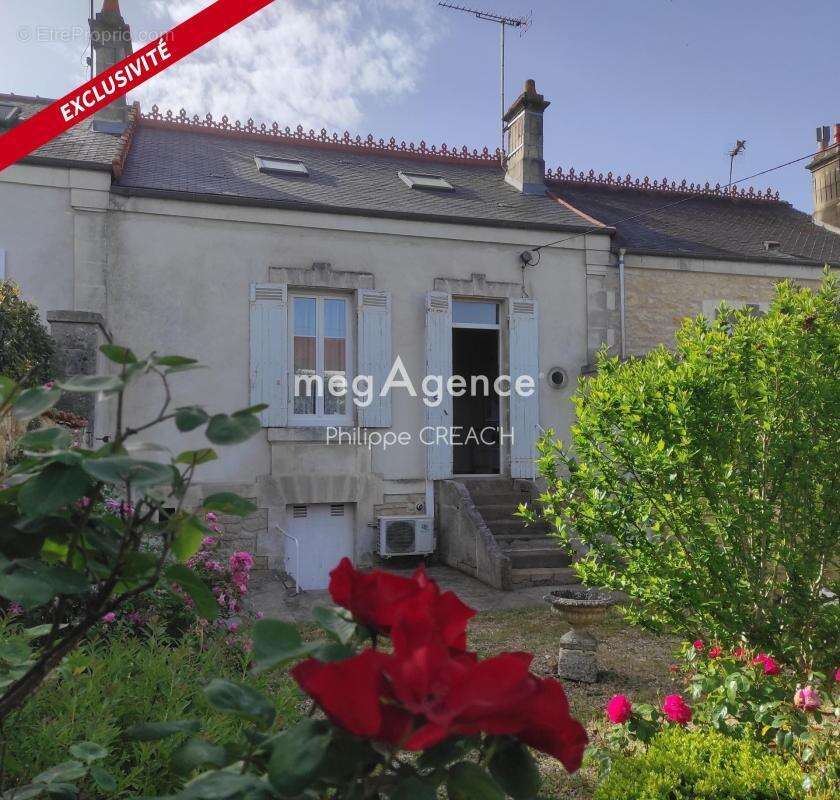 Maison à SAINT-JEAN-D'ANGELY