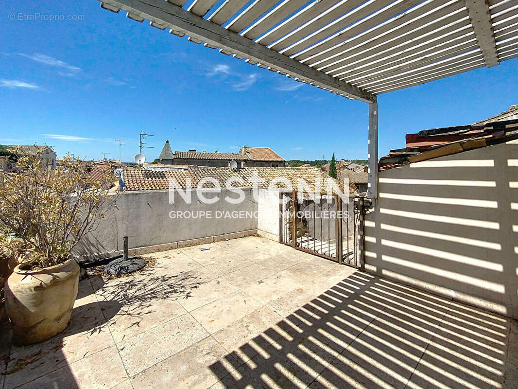 Immeuble à vendre à Saint-Rémy-de-Provence avec local commercial, appartement de 198 m², terrasse et cave - photo 5
