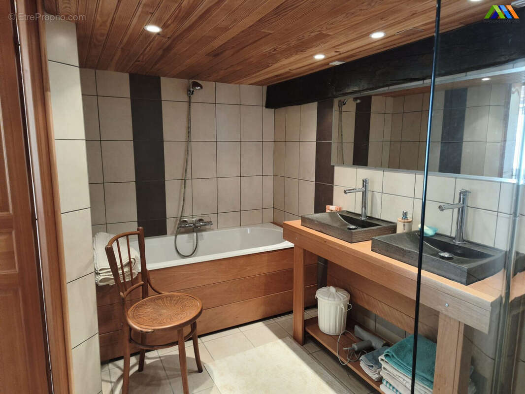 Maison 266 m² à Puydarrieux  - photo 9