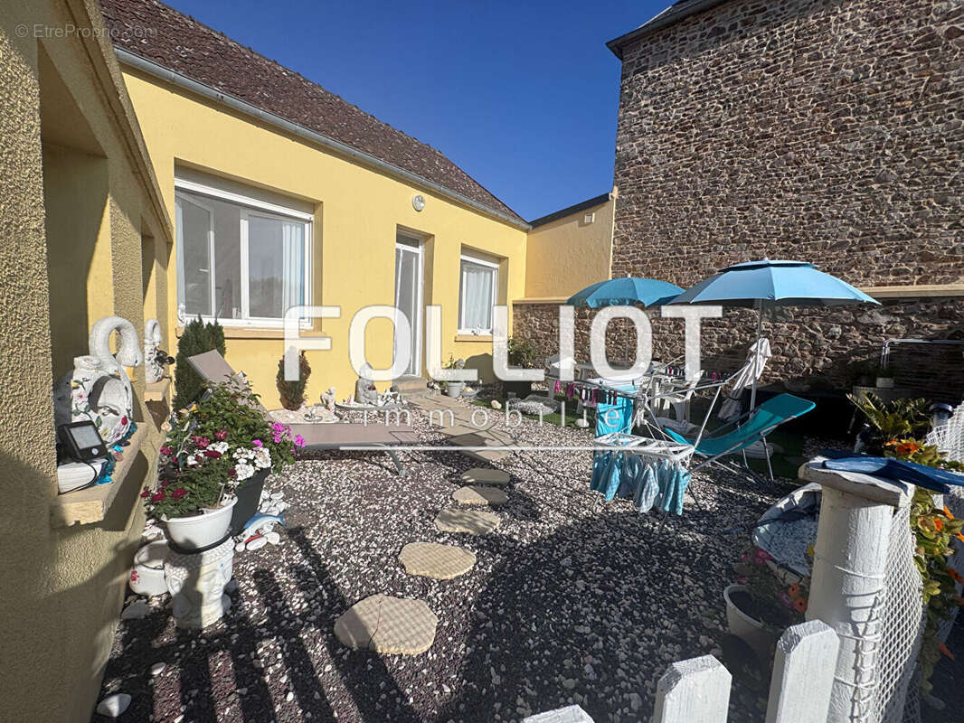 A VENDRE - Pirou Bourg - Ensemble de deux maisons et terrain constructible - photo 9