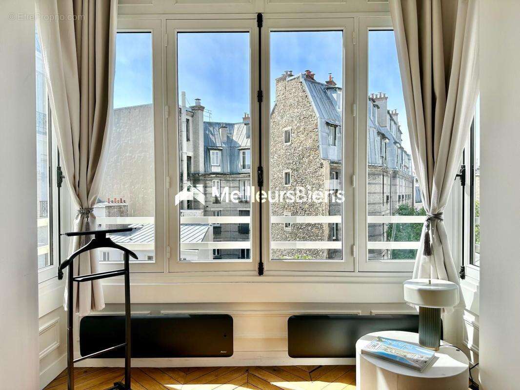 Appartement à PARIS-10E