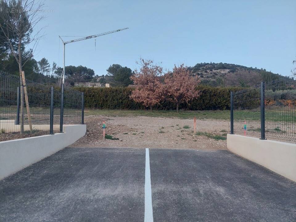 Terrain à MERINDOL