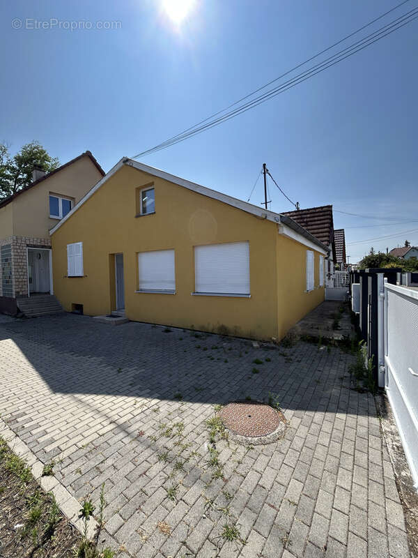 OSTWALD (67540) - Maison 3 pièces de 79m2 habitables et de 95m2 au sol sur un terrain de 1are57. - photo 12