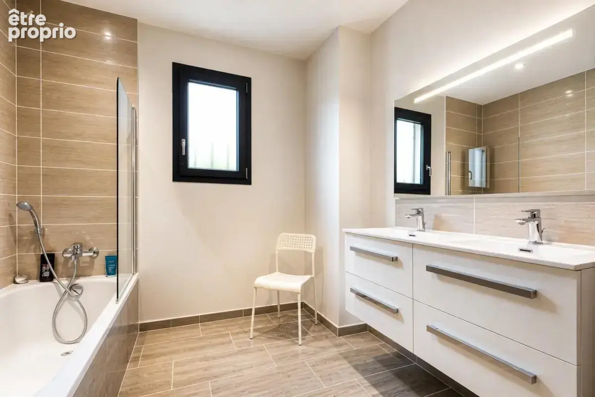 Maison de 5 pièces de 118 m² à Saint-Étienne-du-Grès - photo 11