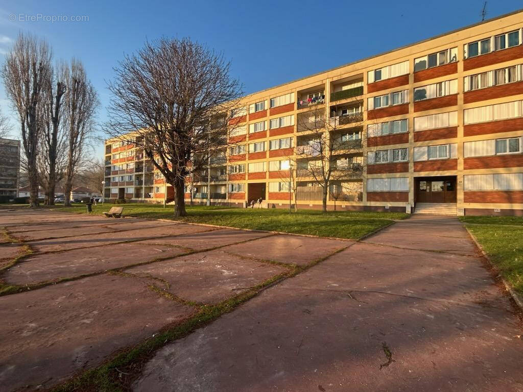 Appartement à VILLIERS-LE-BEL
