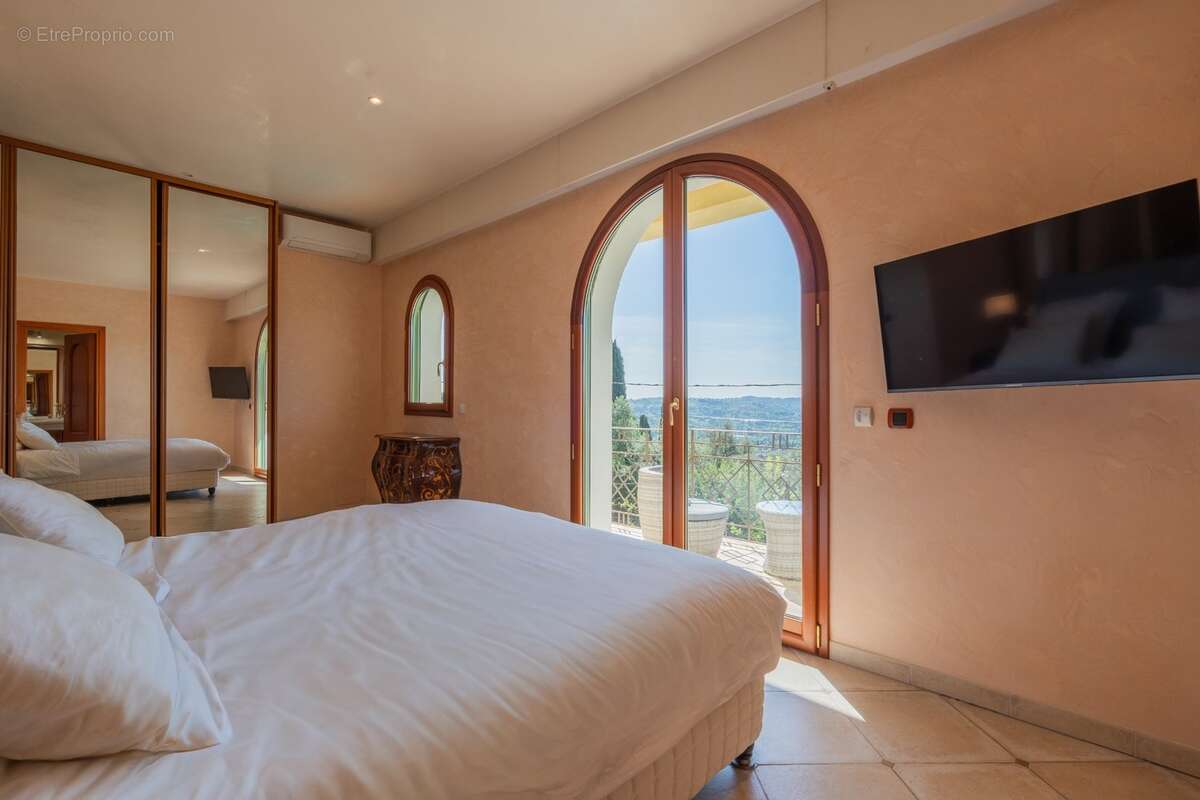 Villa contemporaine de prestige – Vue mer – Piscine chauffée & jacuzzi – Saint-Jean Grasse - photo 12