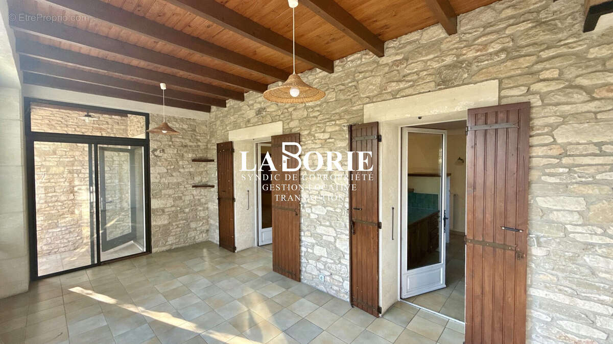 Maison 139 m² à Gordes  - photo 3
