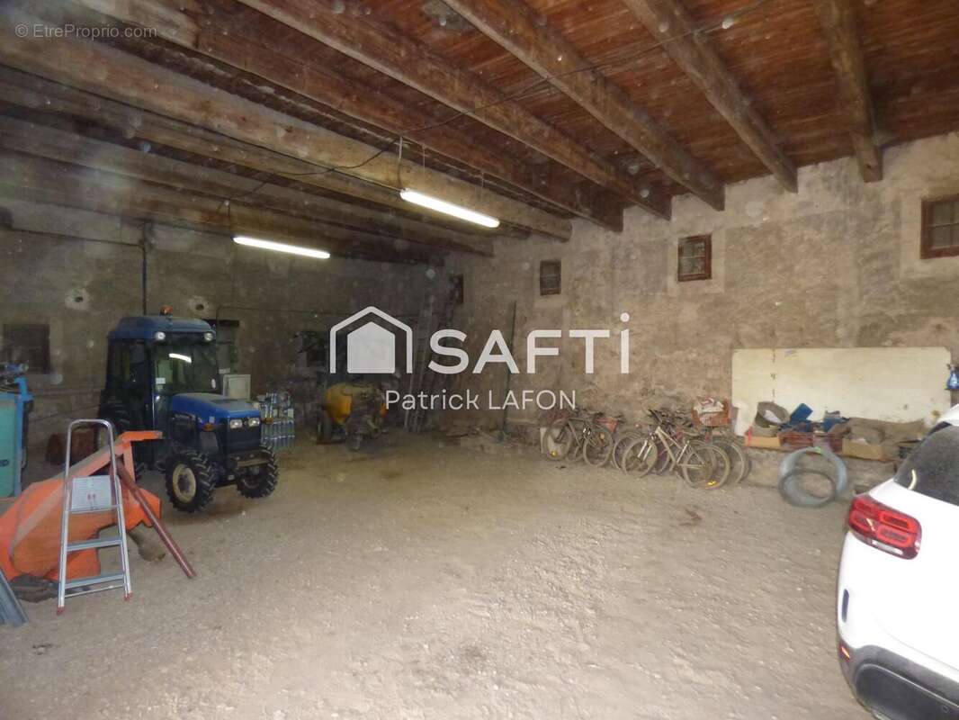 Photo 2 - Parking à SAINT-ANDRE-DE-SANGONIS