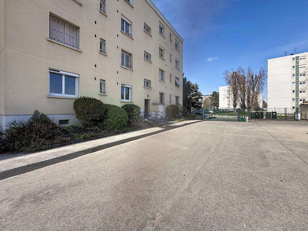 Appartement à SAINT-GENIS-LAVAL