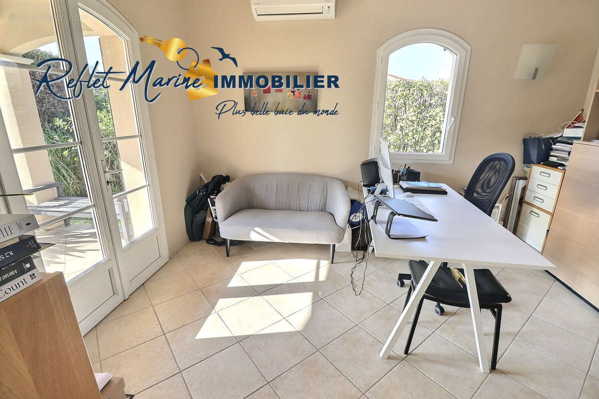 Maison à SAINT-CYR-SUR-MER