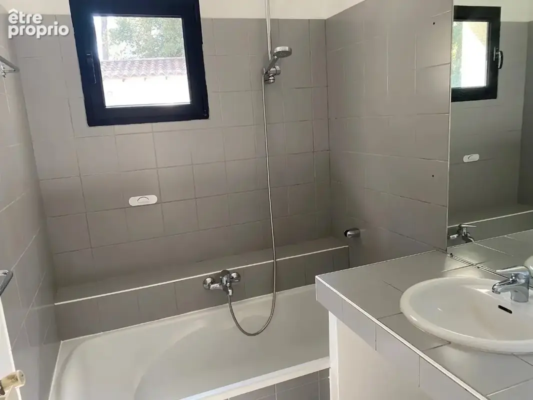 ASSAS  Élégante villa de plain-pied avec piscine dans un environnement privilégié - photo 17