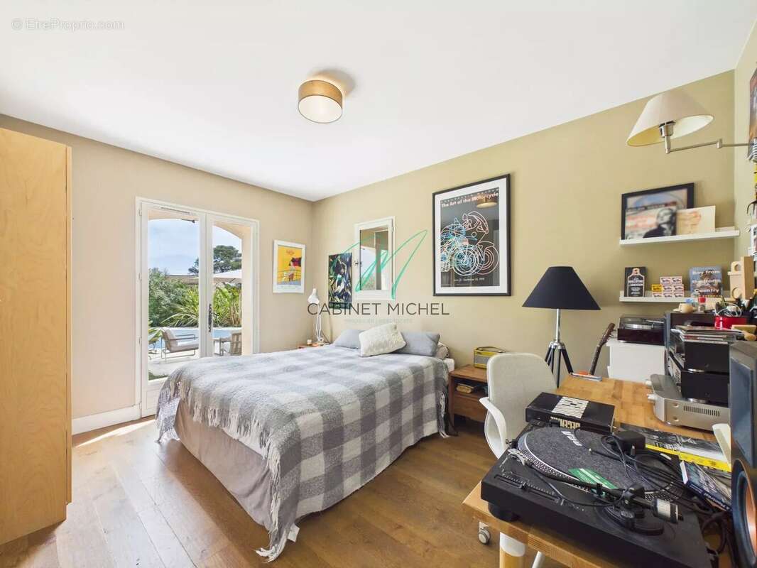 Maison à ROQUEFORT-LES-PINS