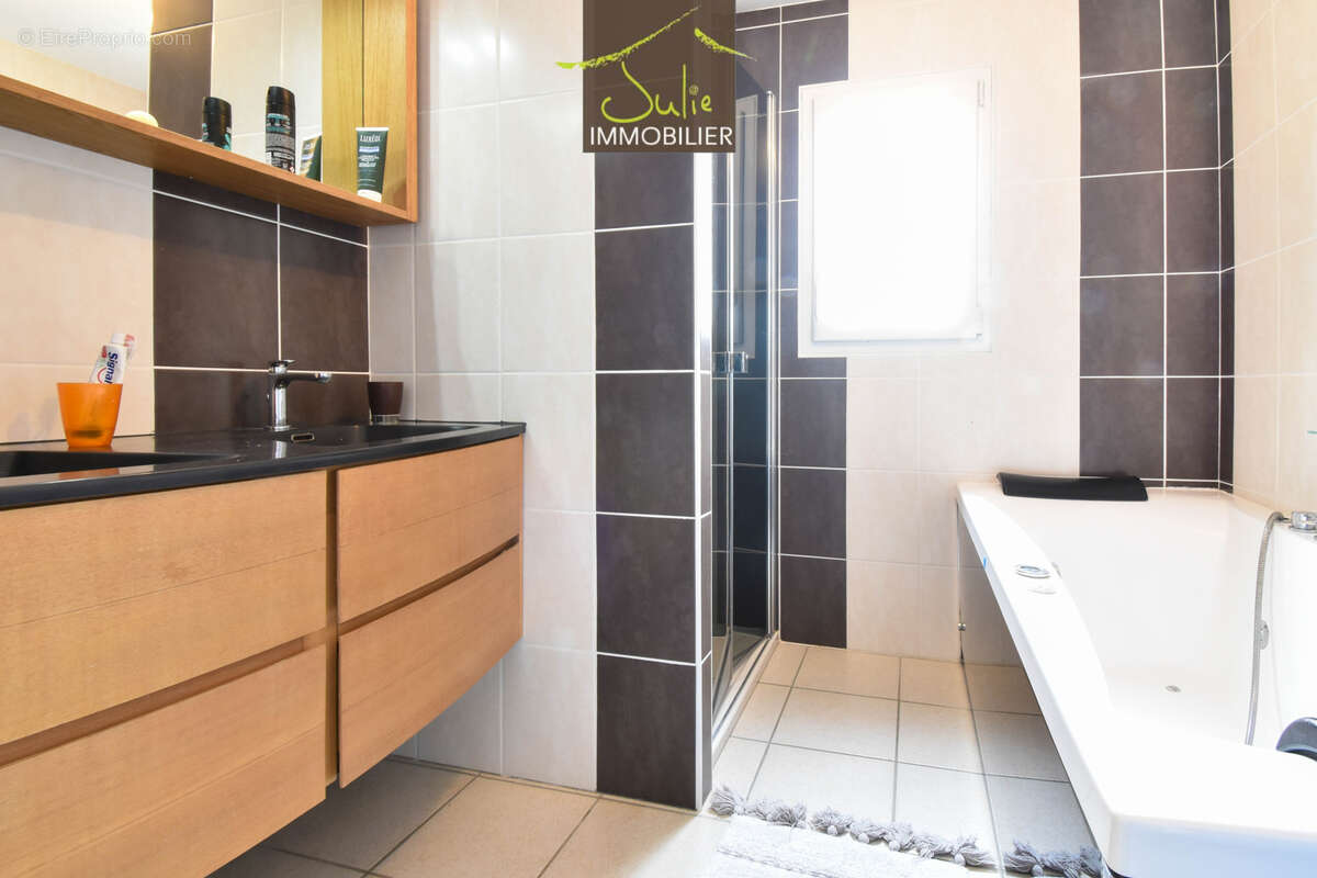 Maison à MONCOUTANT