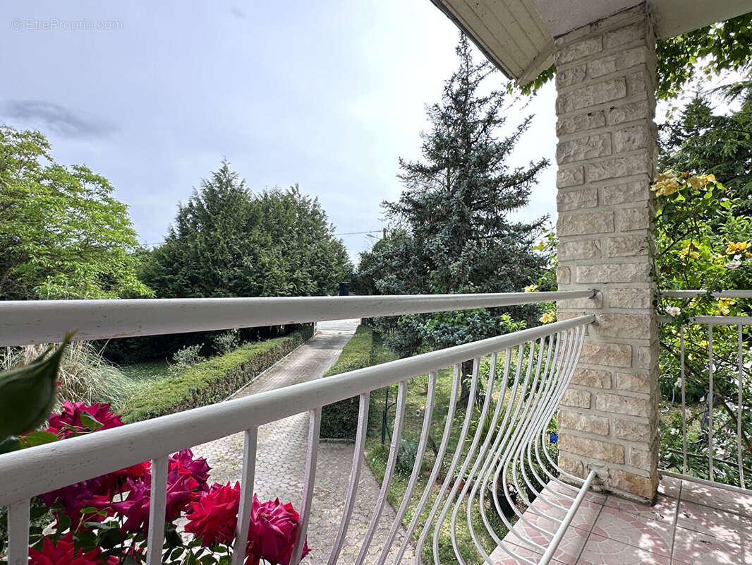 Charmante Maison Familiale avec Jardin à Roullet-Saint-Estèphe - photo 9
