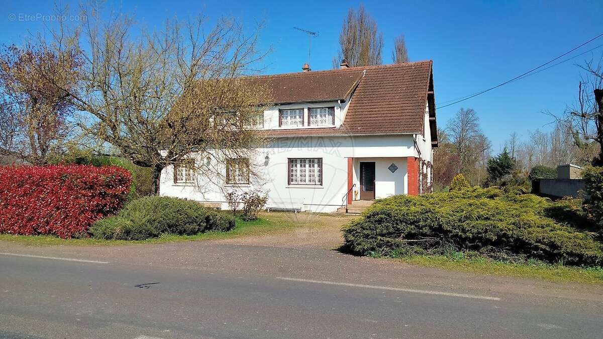 Maison à DOMPIERRE-SUR-BESBRE