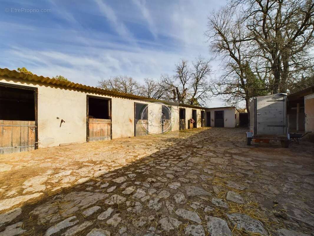 Maison à MONTAUROUX