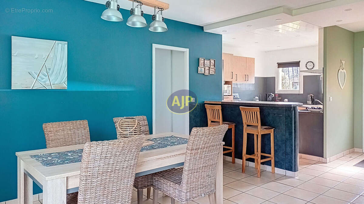 Maison à GRAYAN-ET-L'HOPITAL