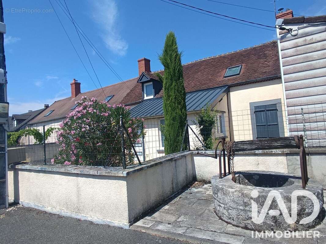 Maison 86 m² à La Chapelle-Saint-Ursin  - photo 8