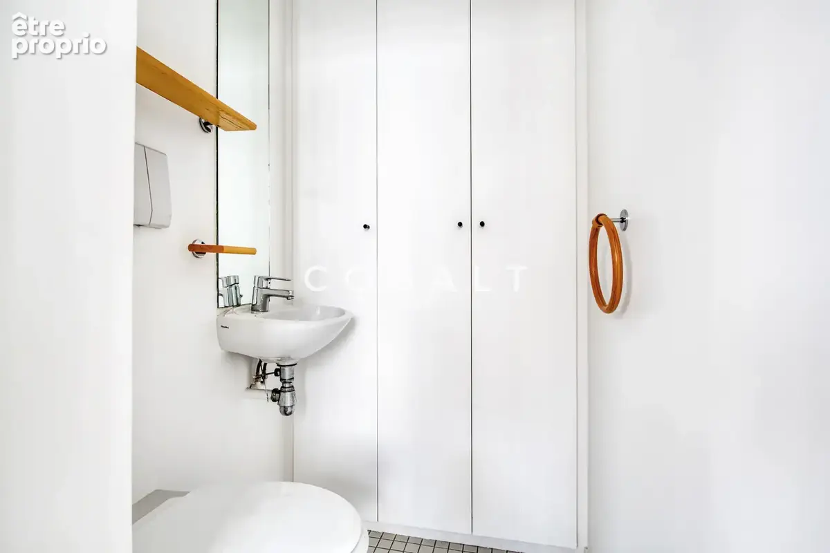 Appartement deux pièces dernier étage avec terrasse - Faubourg Saint-Honoré - photo 8