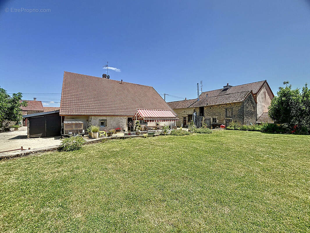 Maison à FRAIGNOT-ET-VESVROTTE