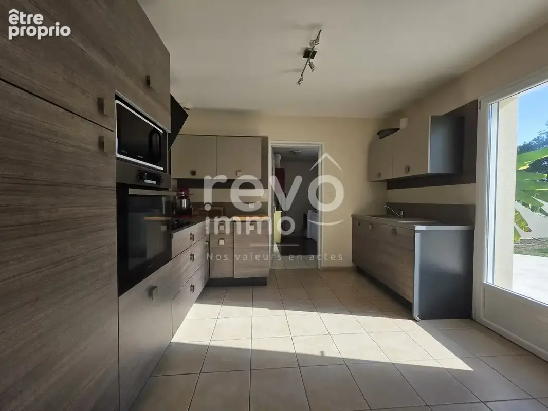 Maison familiale 109m² - 4 chambres - La Limouzinière (44310) - photo 4