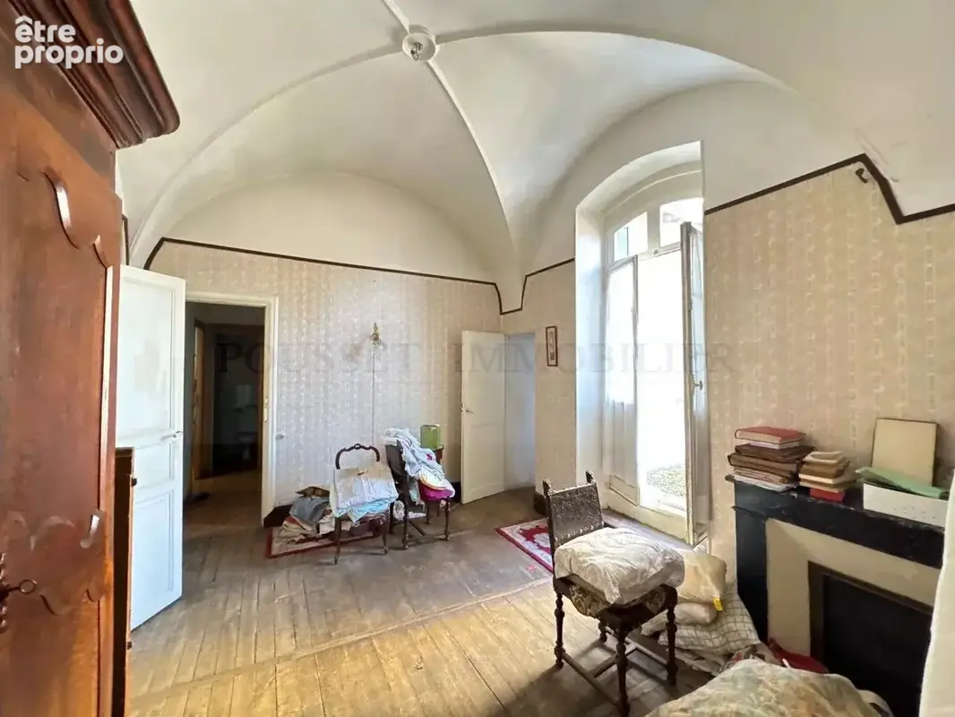 Propriété en pierre du XVIIIe siècle de 540 m² avec dépendances et jardin de 1989 m². - photo 4
