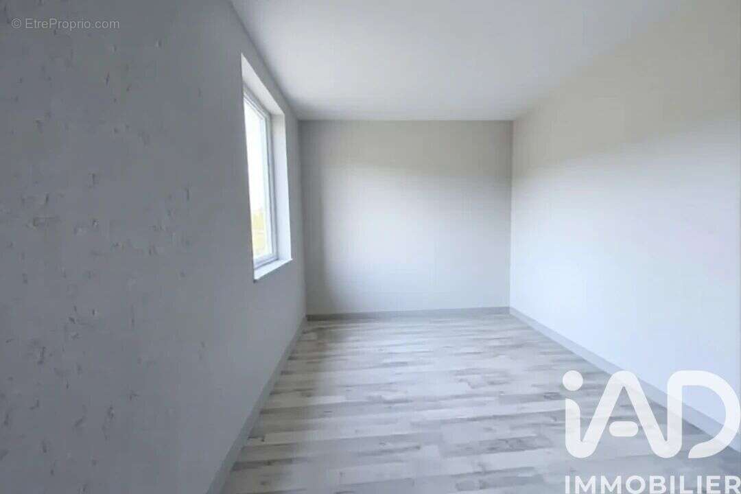 Photo 2 - Appartement à SAINTE-GENEVIEVE-DES-BOIS