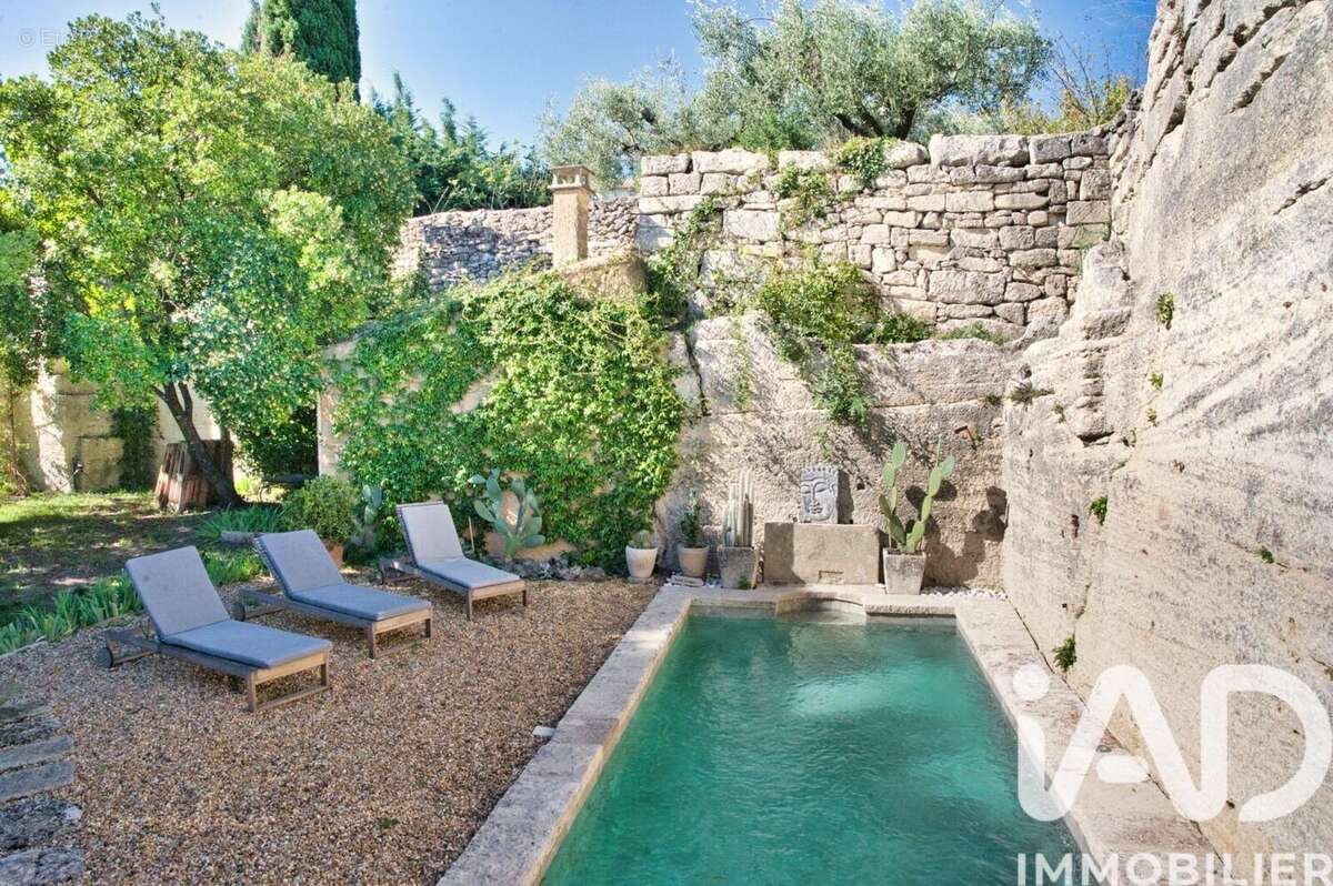 Maison 184 m² à Uzes  - photo 2