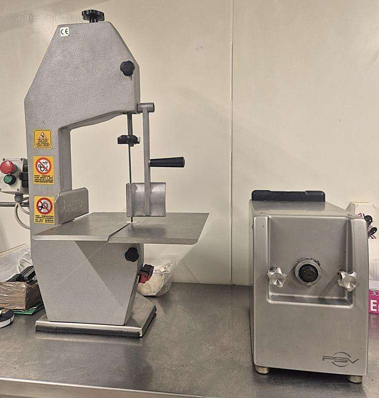 Commerce à SAINT-ROMAIN-DE-BENET