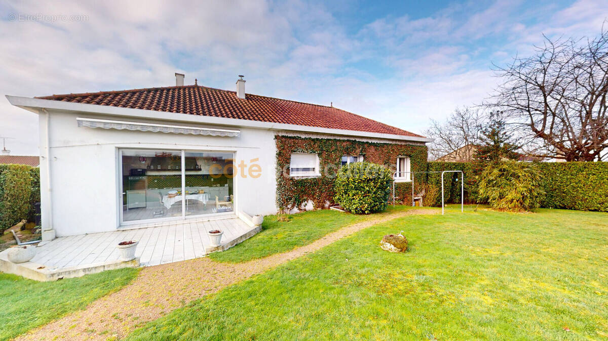 Maison à MORTAGNE-SUR-SEVRE