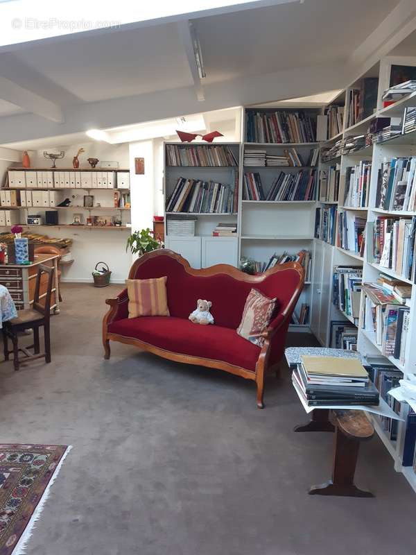 STUDIO - 3ème niveau - Terrain à AUBERVILLIERS