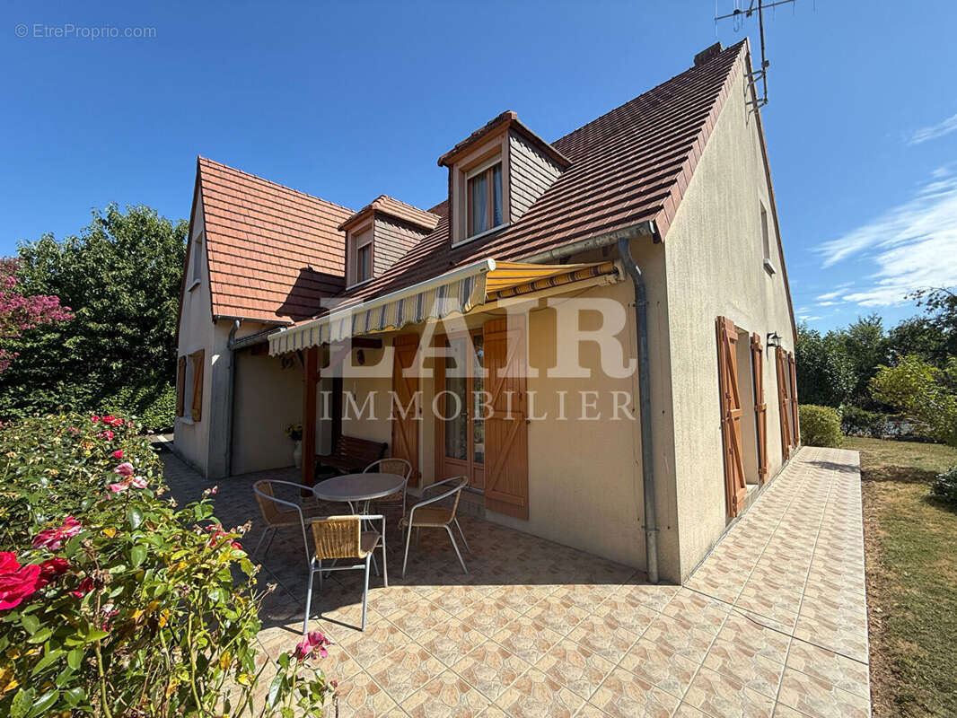 Maison familiale de 165 m² avec jardin, double garage et vie de plain-pied réf: F15552 - photo 11