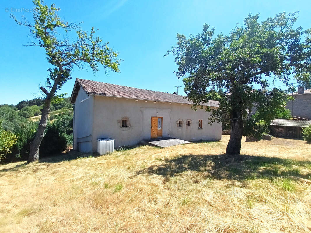 Ferme en pierres crépies sur terrain attenant et non attenant - photo 17