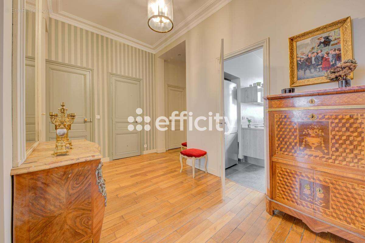 Appartement à PARIS-7E