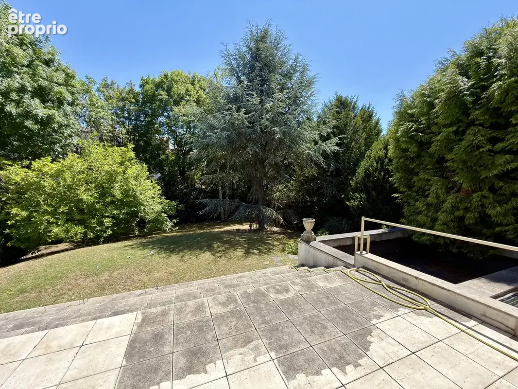 Secteur du Halage  Propriété d'exception de 465 m2 à réinventer sur 1 600 m2 de terrain - photo 3
