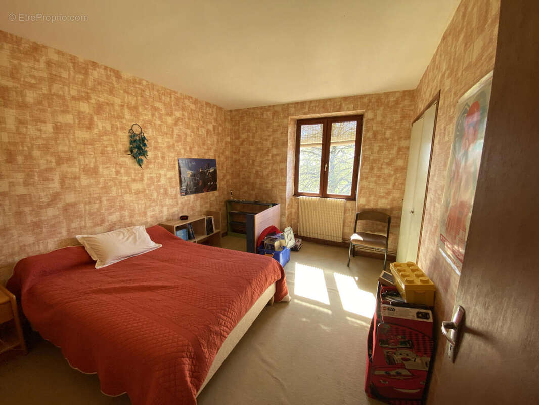 ch3 - Maison à AUBETERRE-SUR-DRONNE