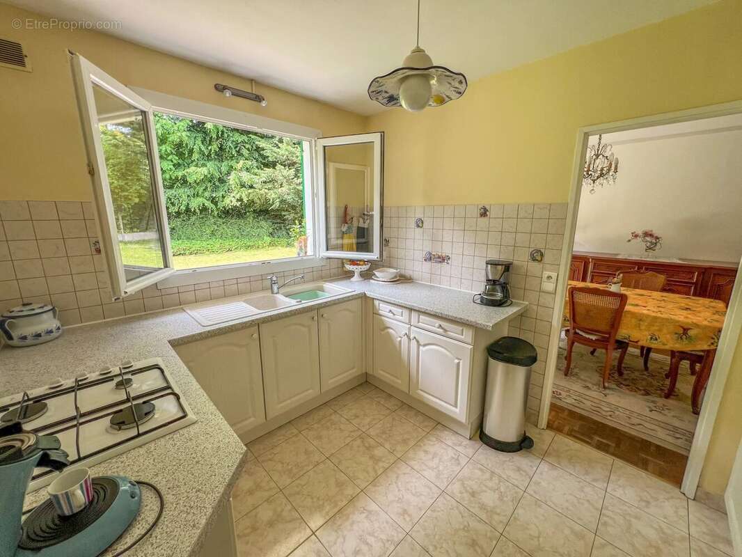 Maison à LE MESNIL-SAINT-DENIS