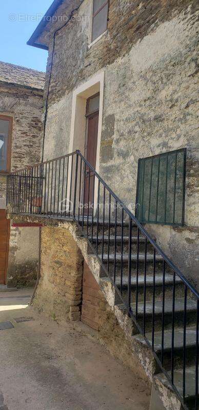 Maison à SAINT-GERMAIN-DE-CALBERTE