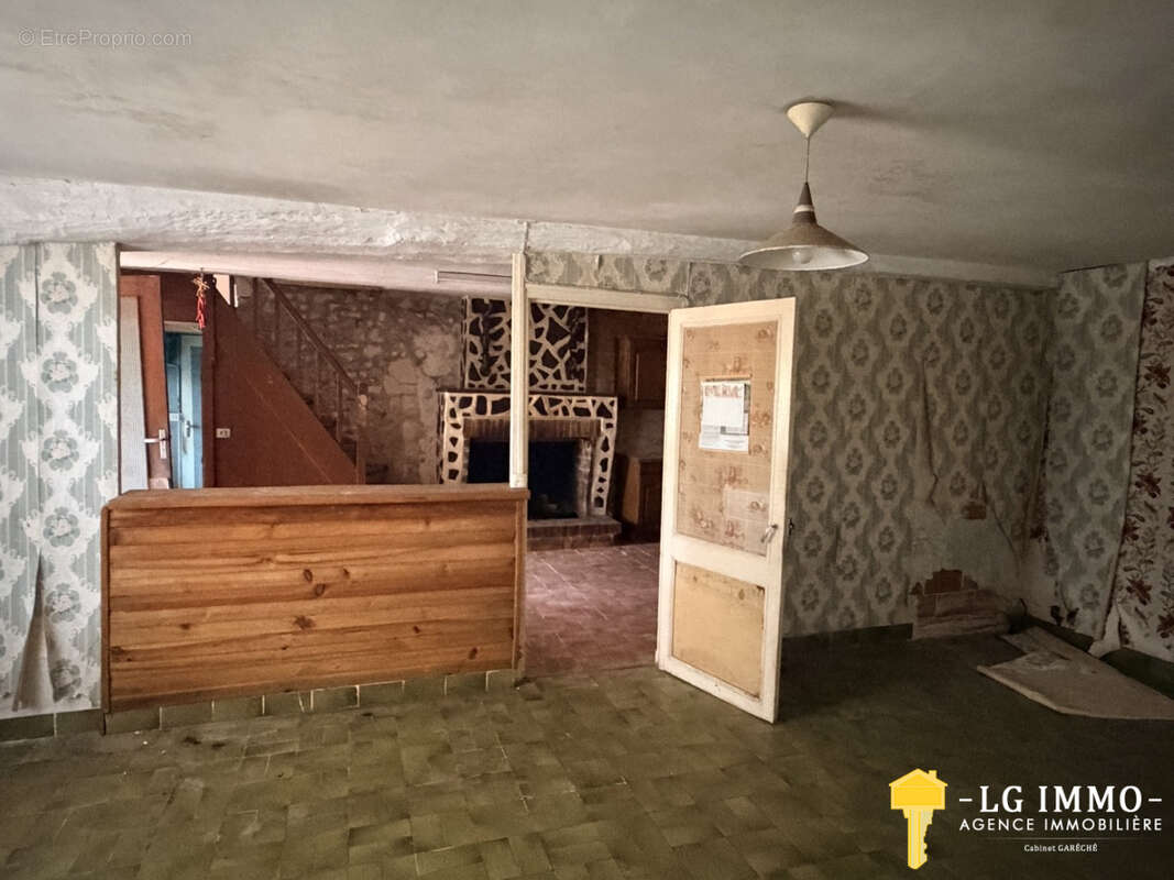 Maison Charentaise à rénover entièrement - photo 8