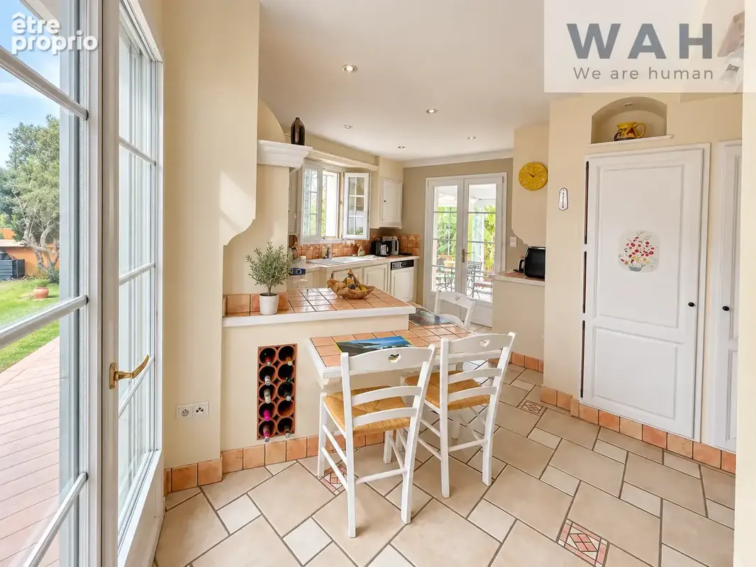 Marsillargues   maison familiale avec studio indépendant, piscine et jardin sans vis-à-vis   649 000 € - photo 11