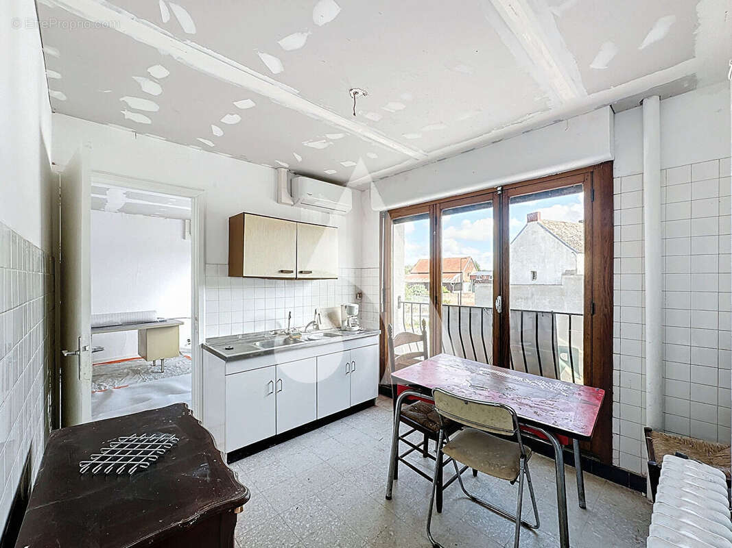 Appartement à QUIEVRECHAIN