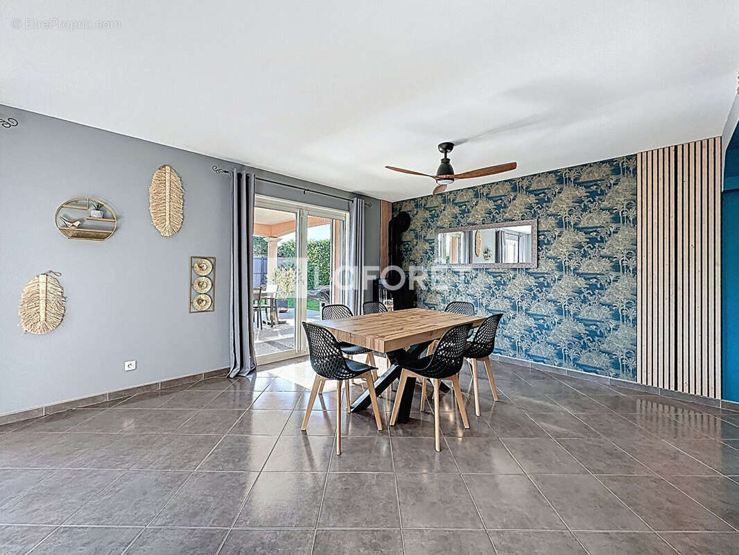 Maison à SAINT-ETIENNE-SUR-CHALARONNE