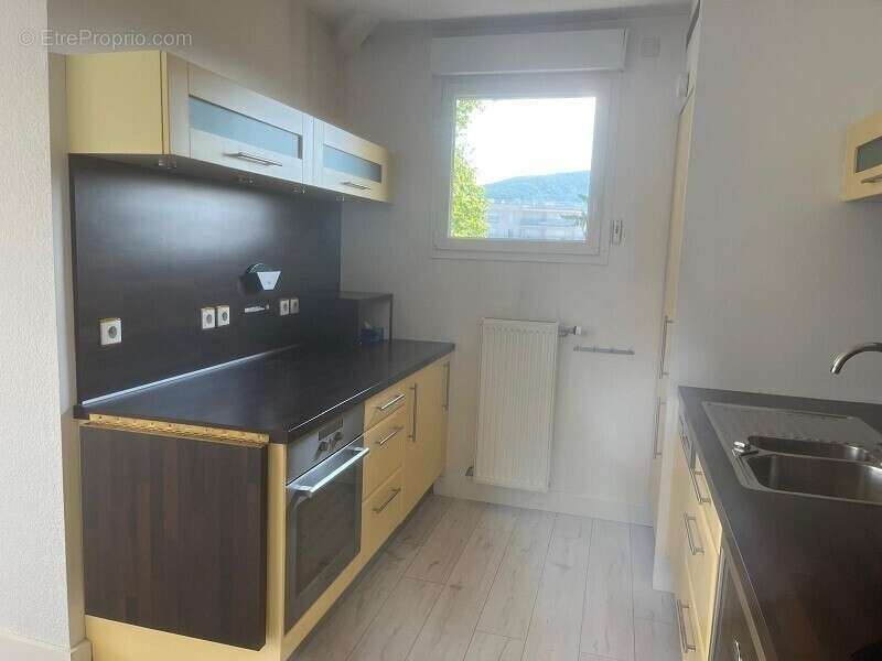 T4 en attique à Annemasse Cuisine équipée - Appartement à ANNEMASSE