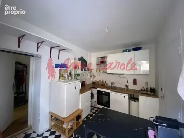 En rez-de-chaussée sur cour privative de 20m2 avec 2 caves - photo 6