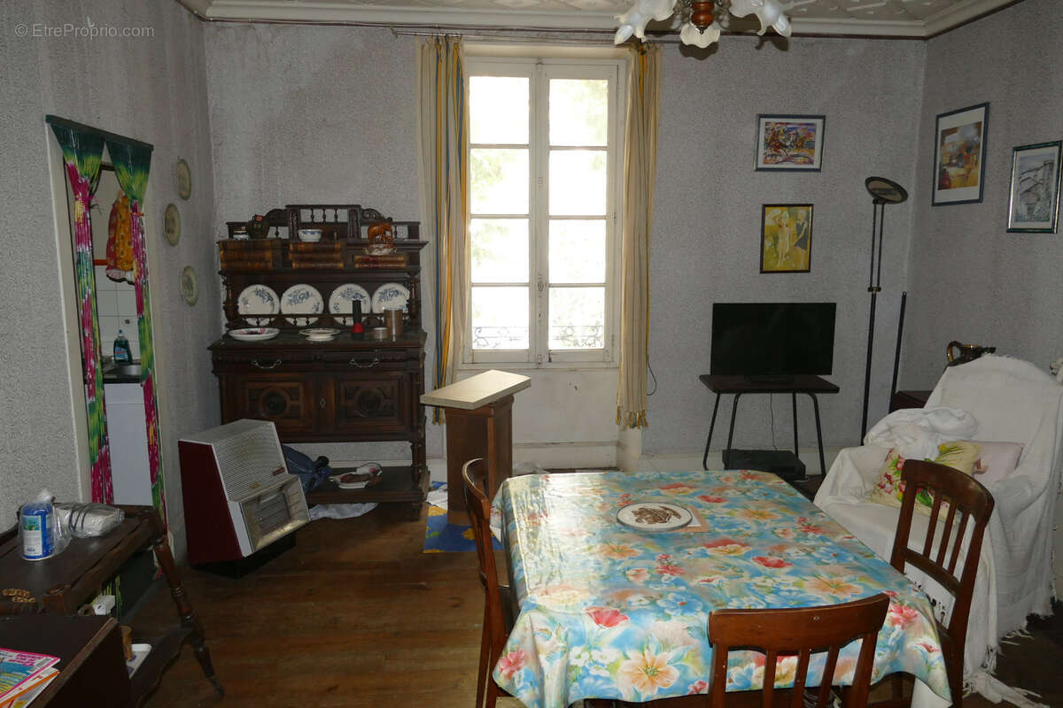 Maison à rénover avec local commercial et logement indépendants (Maurs, 15) - photo 6