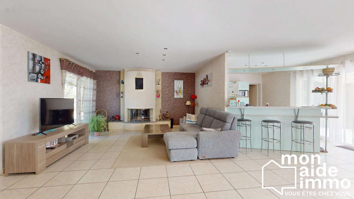 Maison 141 m² à Carignan-De-Bordeaux  - photo 4
