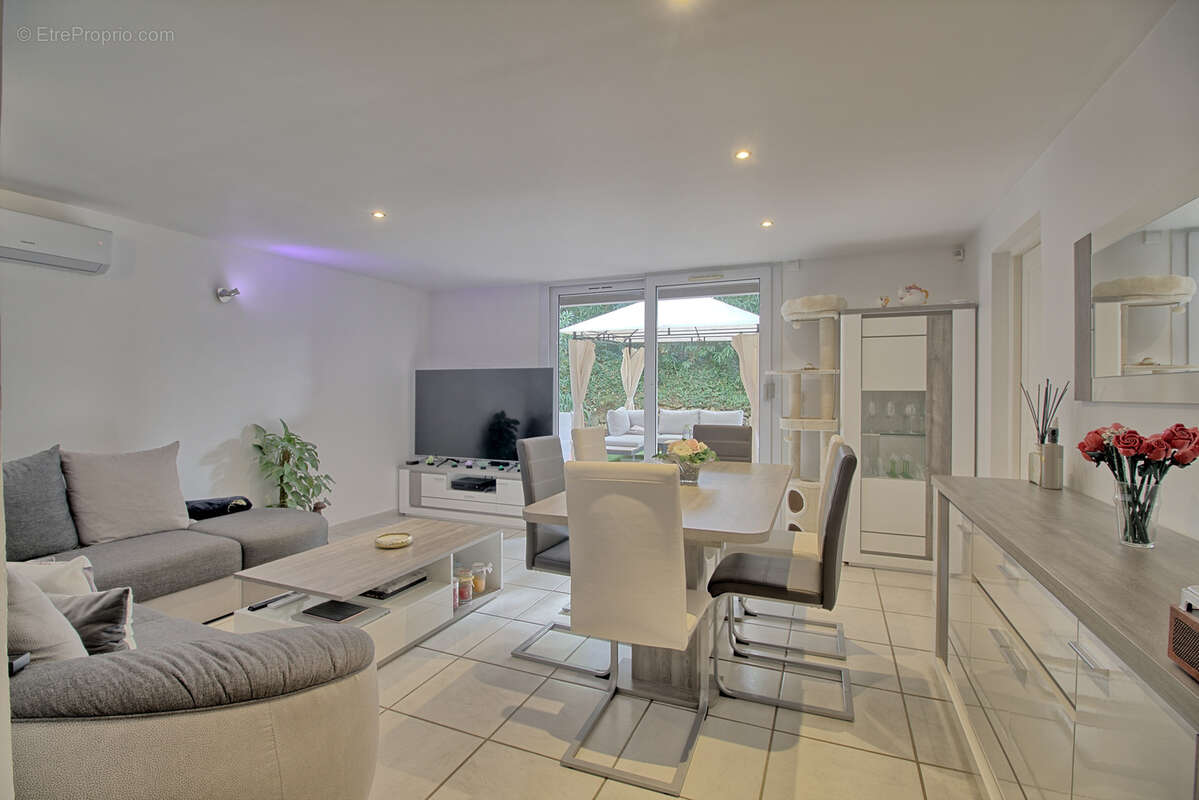 Appartement à VALLAURIS