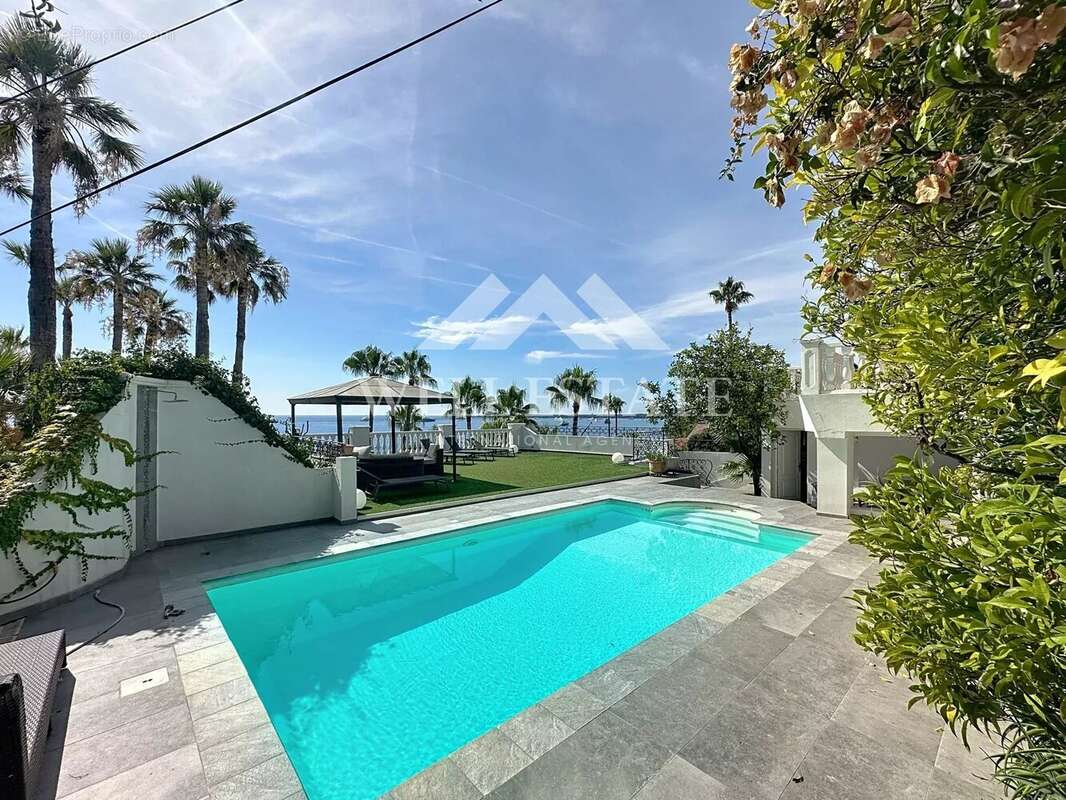 Villa avec piscine - vue mer panoramique - à pieds de la mer - photo 2